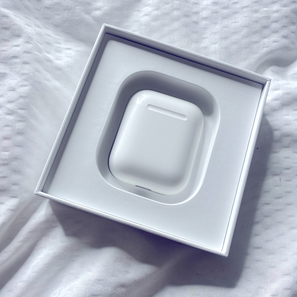 Apple AirPod charging case